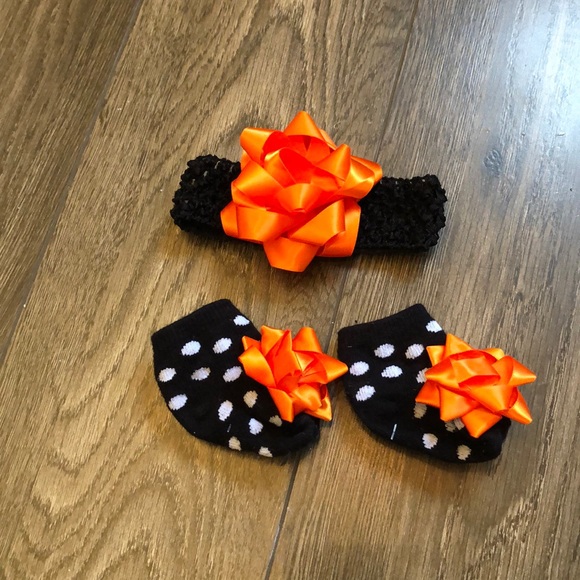 3 for $15 • Baby socks and headband size 0-3 mo - Picture 1 of 3